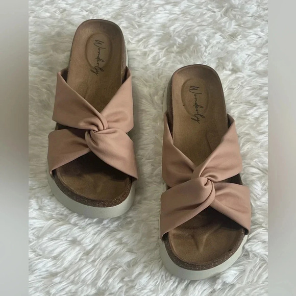 Wonderly | Imani Sandals - Picture 3 of 5